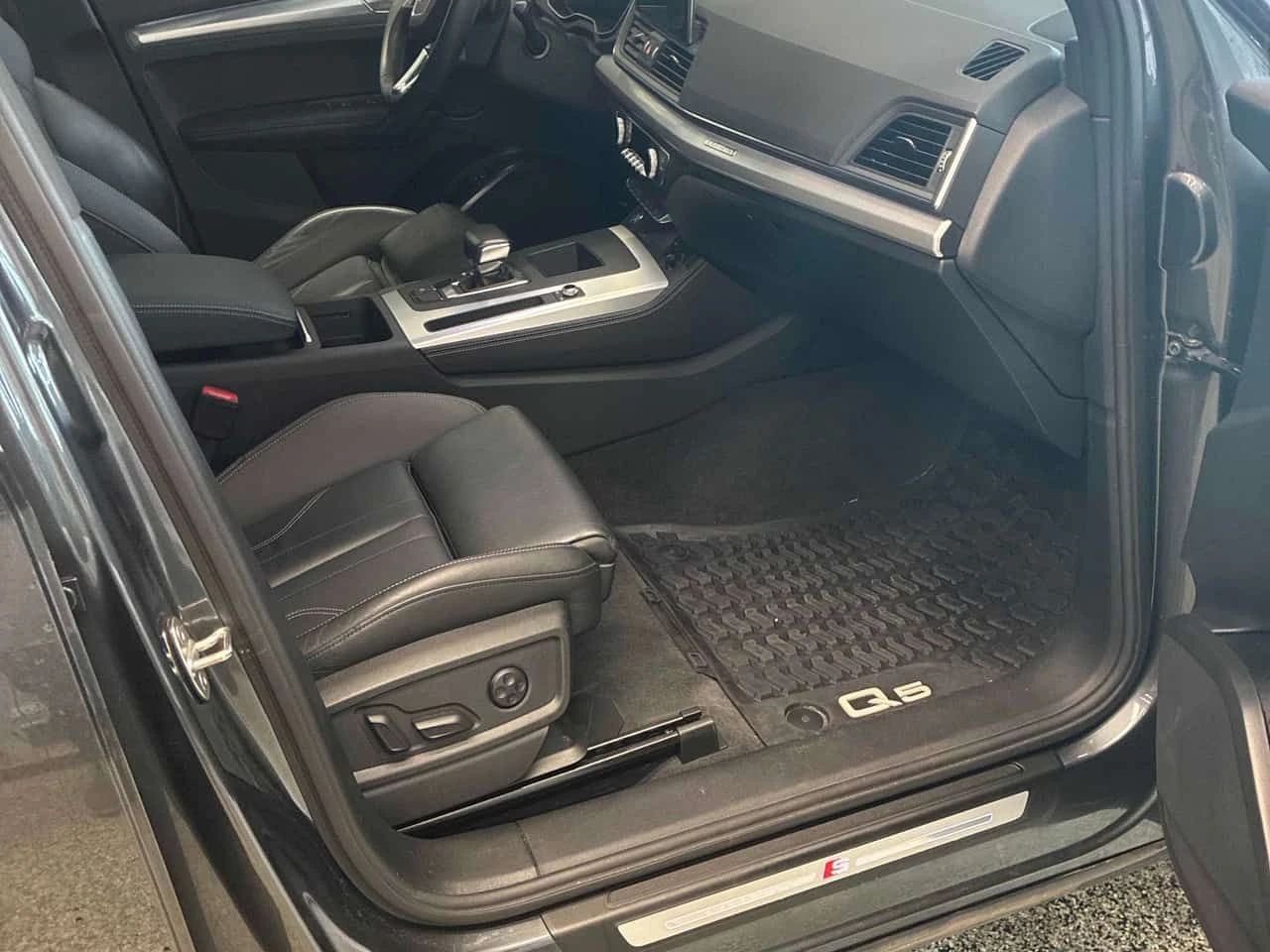 Audi Q5 | Progressiv | DISTRONIC | ПОДГРЕВ | CARFAX | , снимка 10 - Автомобили и джипове - 54528924