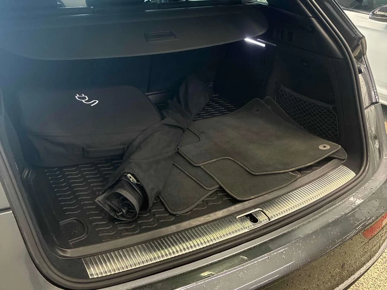 Audi Q5 | Progressiv | DISTRONIC | ПОДГРЕВ | CARFAX | , снимка 12 - Автомобили и джипове - 54528924