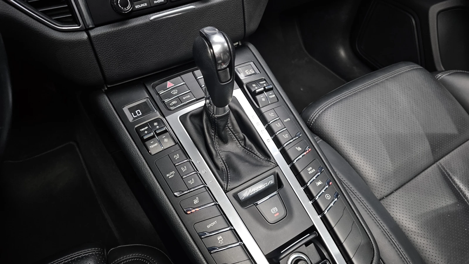 Porsche Macan S Diesel* ЕЛ. БАГАЖНИК* ЛЮК* КРАЙНА ЦЕНА, снимка 9 - Автомобили и джипове - 55243563
