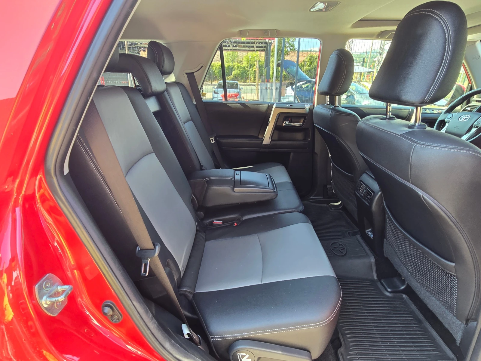 Toyota 4runner 4.0i/4x4/Автоматик/Лизинг, снимка 13 - Автомобили и джипове - 55412835