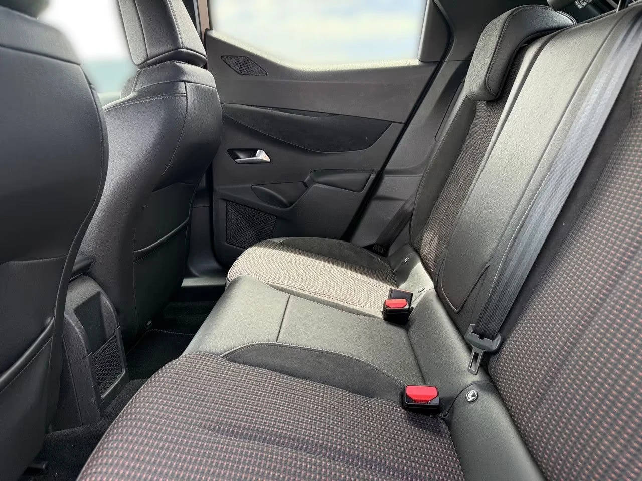 DS DS 3 Crossback E-TENSE PERF./136HP/ACC/CAM/307h, снимка 8 - Автомобили и джипове - 55446423