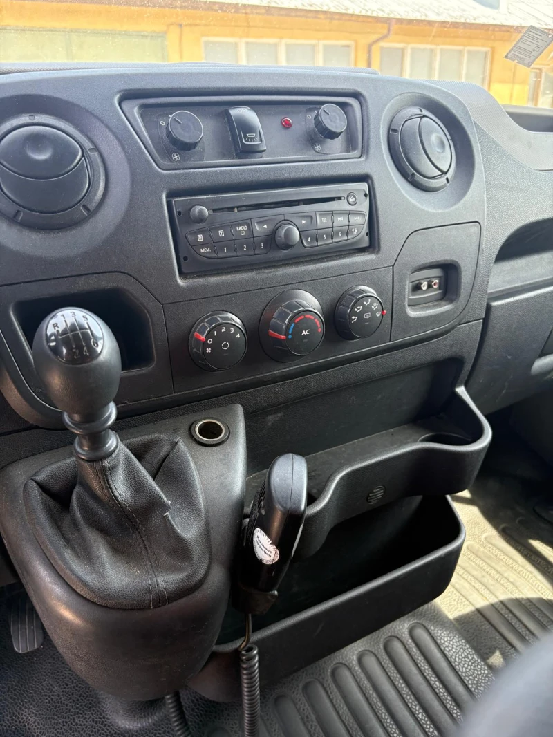 Renault Master 2.3D, 123 кс, с ел. рампа за инвалидни колички, снимка 13 - Бусове и автобуси - 52005058