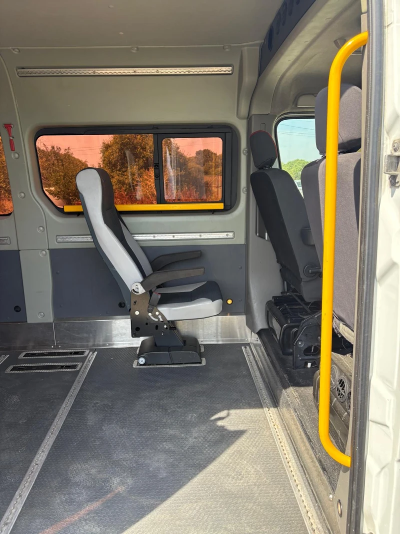Renault Master 2.3D, 123 кс, с ел. рампа за инвалидни колички, снимка 15 - Бусове и автобуси - 52005058