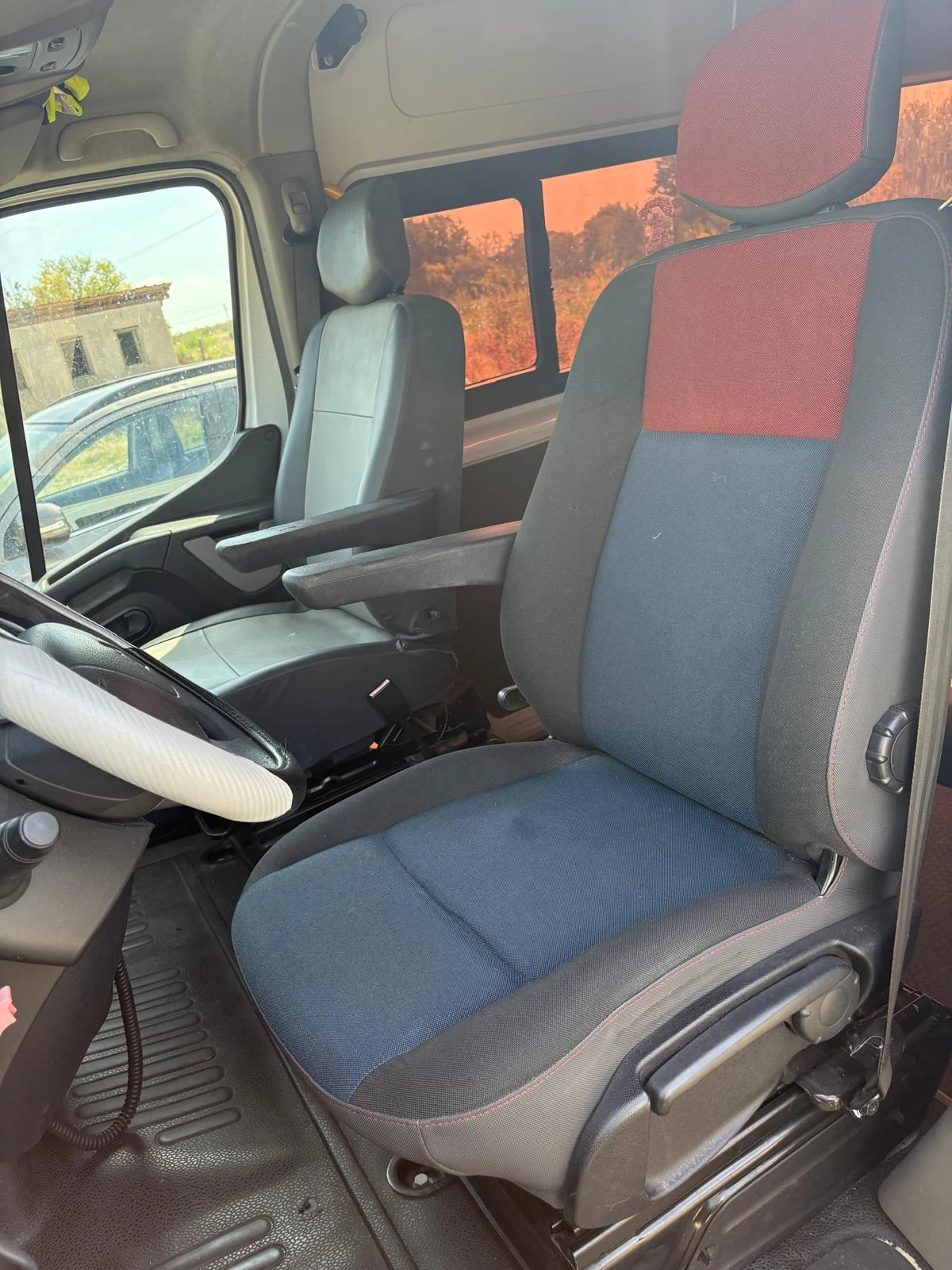 Renault Master 2.3D, 123 кс, с ел. рампа за инвалидни колички - изображение 9