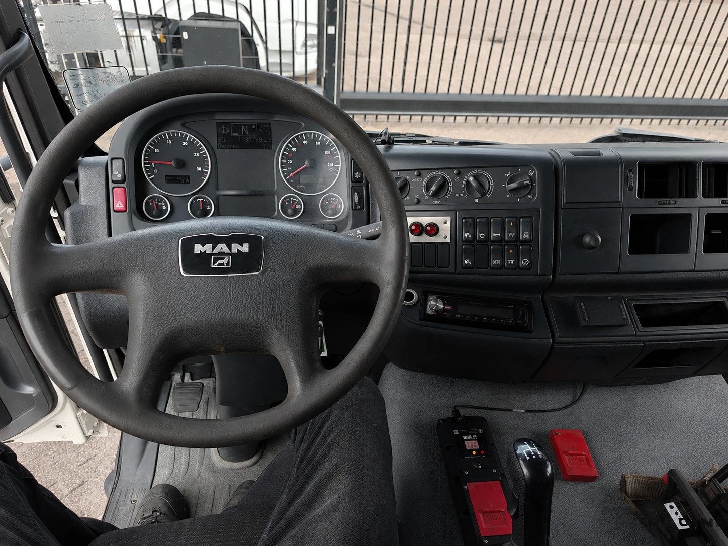 Man 26 TGA 26.320 6x2 Самосвал с кран HIAB 166E-5 HIPRO, снимка 5 - Камиони - 55086769