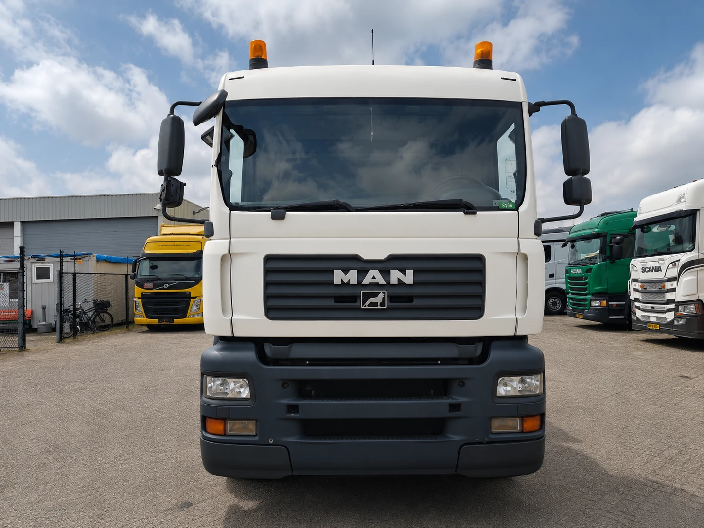Man 26 TGA 26.320 6x2 Самосвал с кран HIAB 166E-5 HIPRO, снимка 14 - Камиони - 55086769