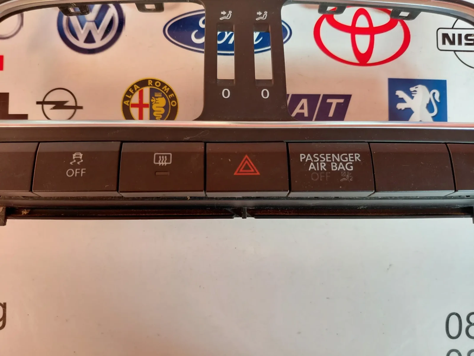 Бутони аварийни, ESP за VW POLO V 6R (2009-2014), снимка 2 - Части - 53862096