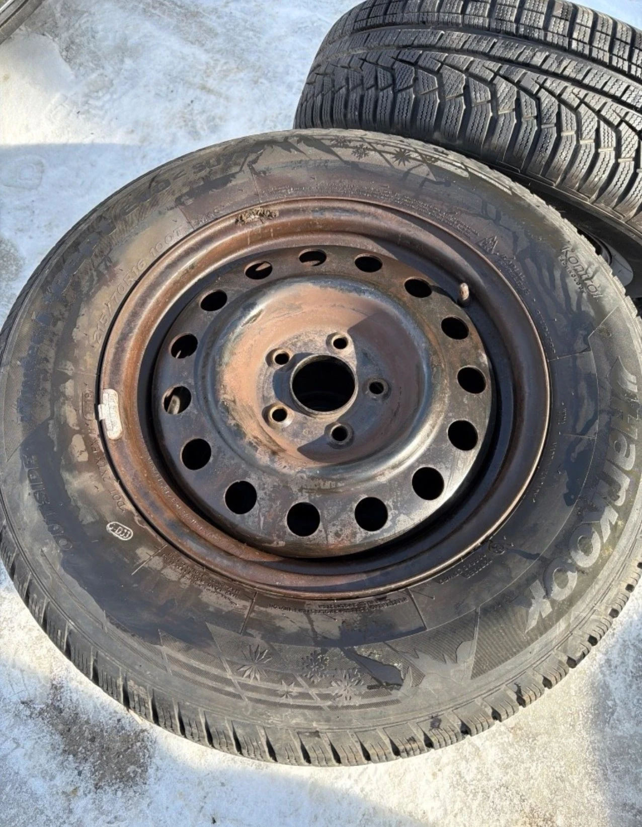 Гуми с джанти Hankook 215/70R16