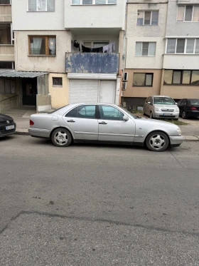 Обява за продажба на Mercedes-Benz E 200 Моля свържете се със мен на вайбар ~2 700 лв. - изображение 1 | Auto.bg Обява за продажба на Mercedes-Benz E 200 Моля свържете се със мен на вайбар ~2 700 лв. - изображение 1