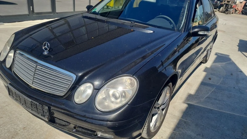 Mercedes-Benz E 220 d 6скорости, снимка 4 - Автомобили и джипове - 45219673