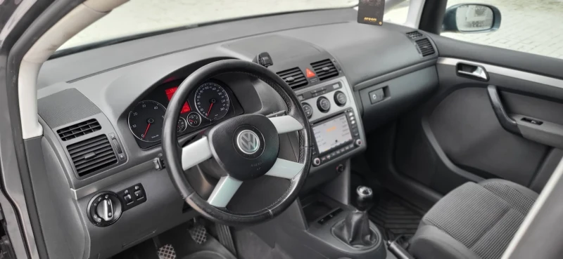 VW Touran 1.9 TDI , снимка 13 - Автомобили и джипове - 47975182