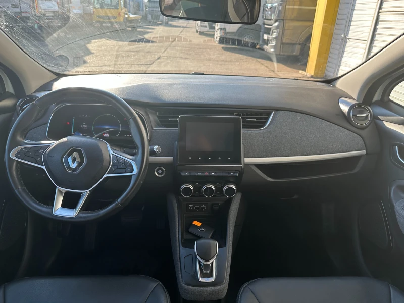 Renault Zoe, снимка 10 - Автомобили и джипове - 48390377