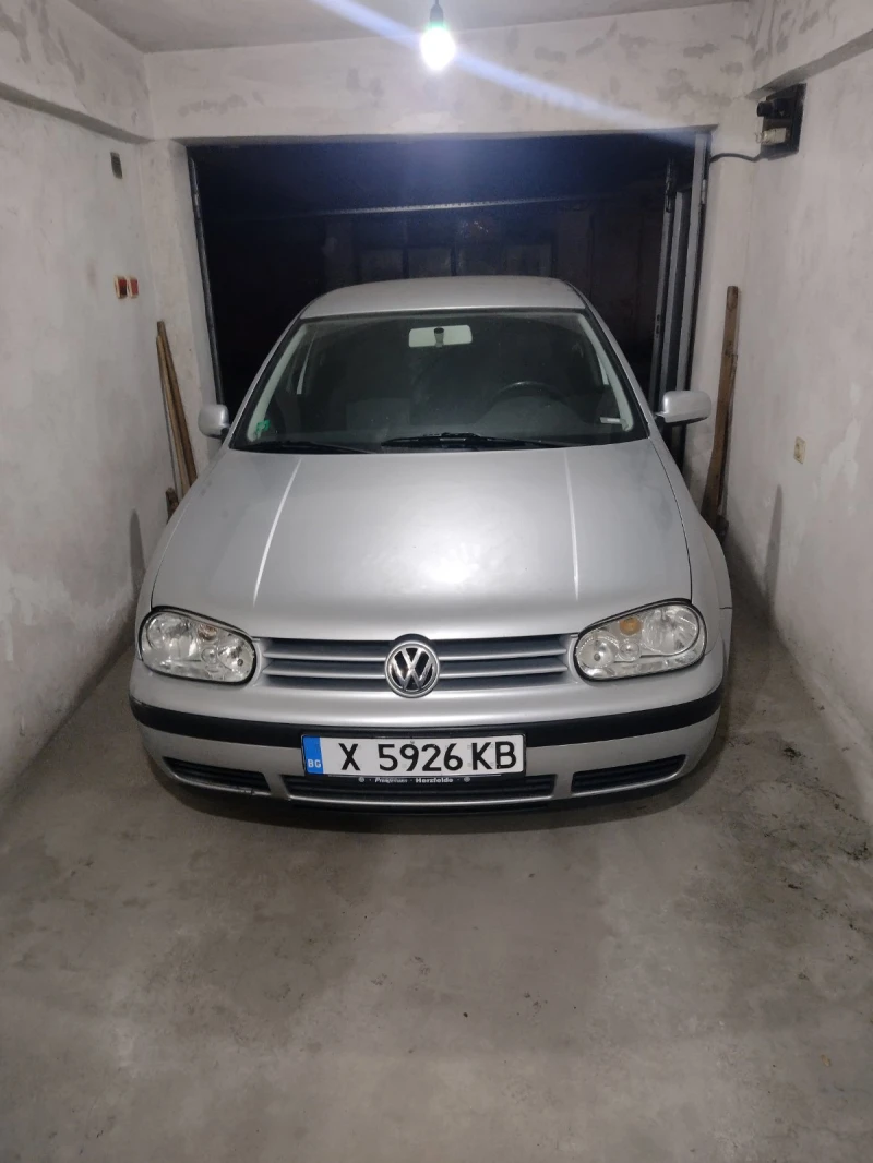 VW Golf, снимка 1 - Автомобили и джипове - 49379933