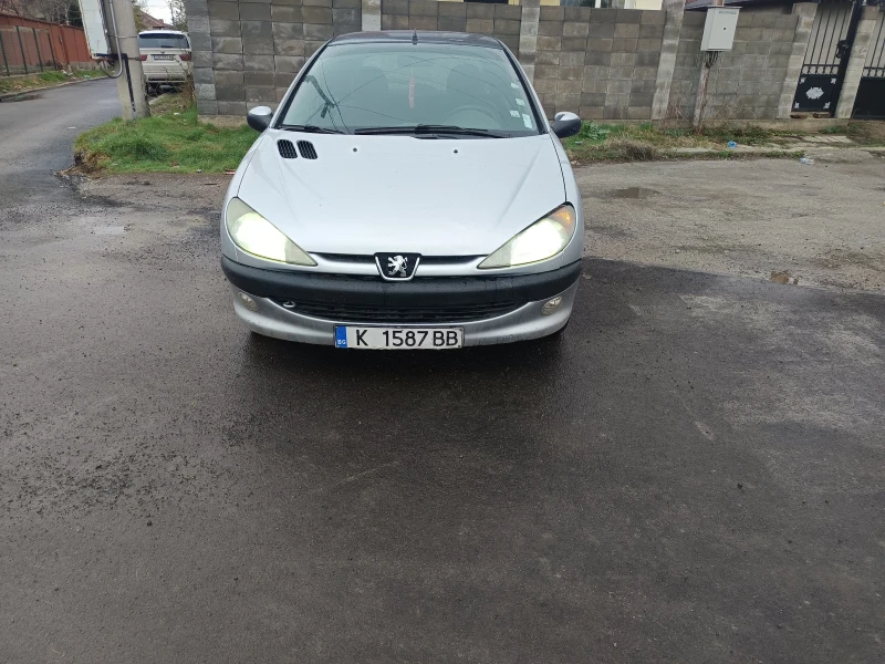 Peugeot 206 1.4 газов инжекцион, снимка 1 - Автомобили и джипове - 49530093