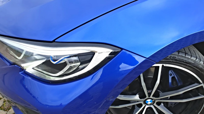 BMW 330 XDrive/MSport/H&K/Laser/HUD, снимка 3 - Автомобили и джипове - 52003697