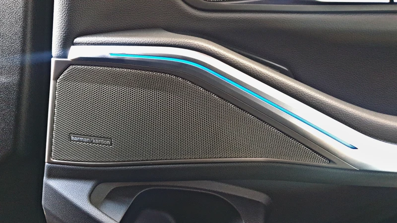 BMW 330 XDrive/MSport/H&K/Laser/HUD, снимка 16 - Автомобили и джипове - 52003697