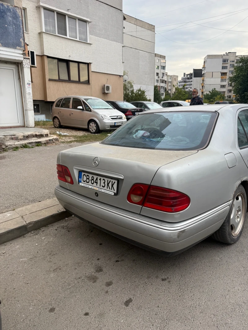 Mercedes-Benz E 200 Моля свържете се със мен на съобщение , снимка 3 - Автомобили и джипове - 52269250
