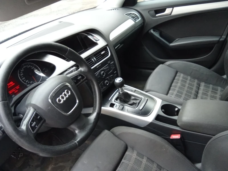 Audi A4, снимка 8 - Автомобили и джипове - 53145649