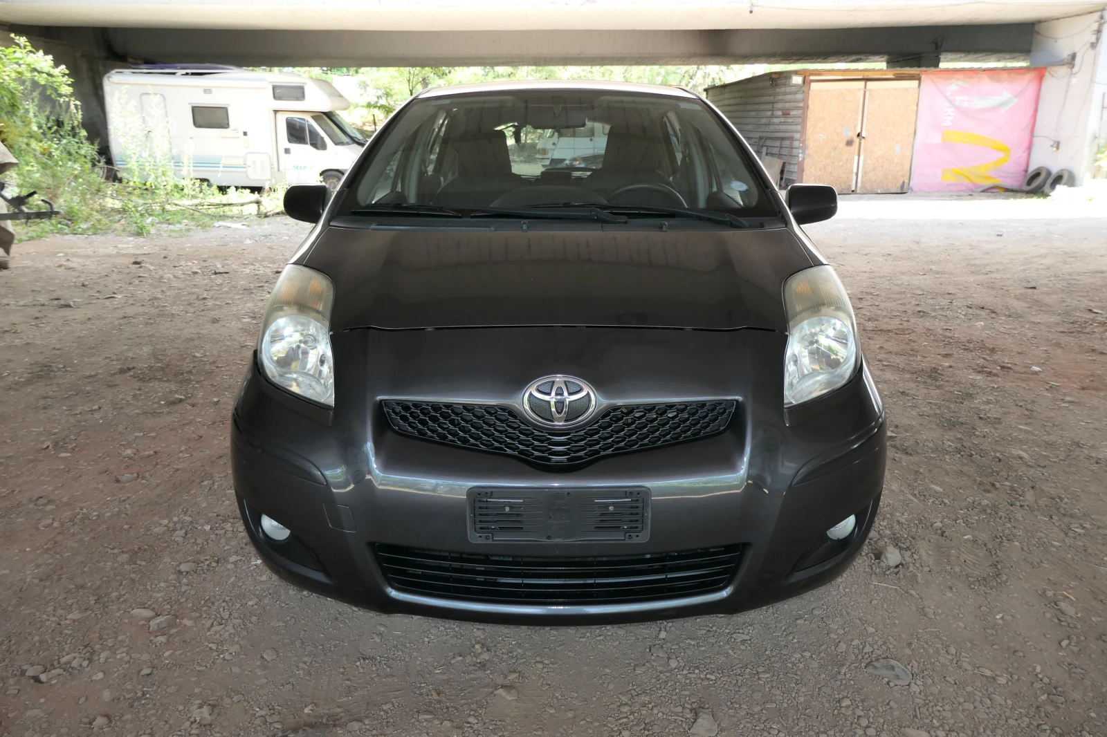 Toyota Yaris 1.33 Dual VVTI 101кс 6ск SOL КЛИМАТРОНИК ДЖАНТИ  - изображение 2