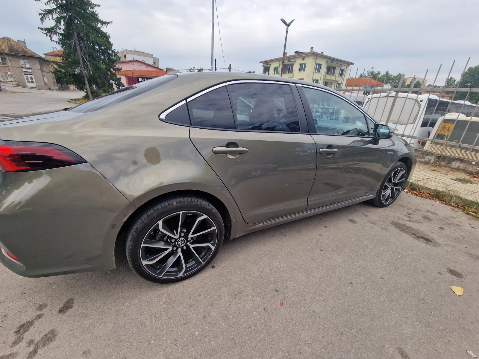 Toyota Corolla 1.8 Hybrid  - изображение 4