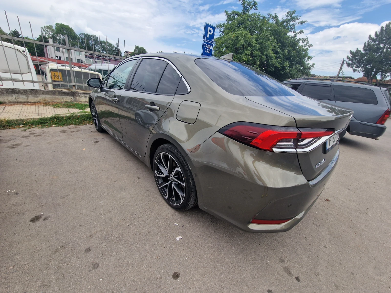 Toyota Corolla 1.8 Hybrid  - изображение 9