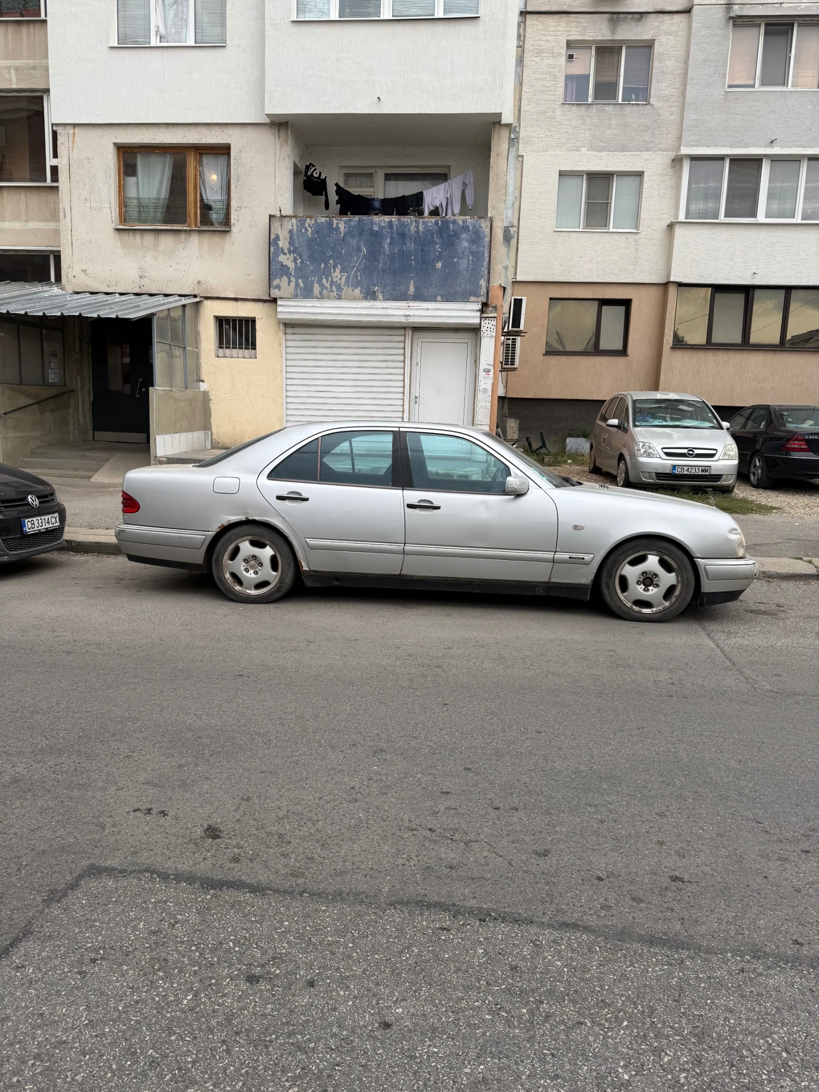 Mercedes-Benz E 200 Моля свържете се със мен на вайбар - изображение 2