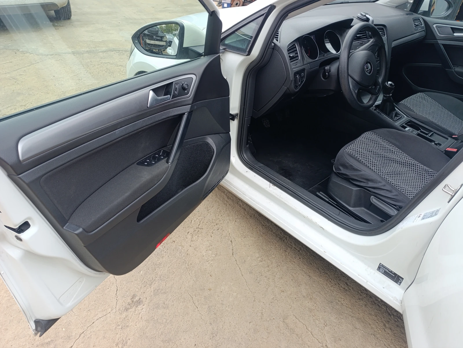 VW Golf 1.6TDI - изображение 6
