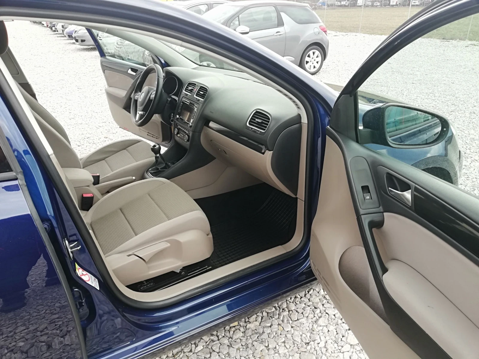 VW Golf 1.6tdi kli ITALIA, снимка 14 - Автомобили и джипове - 53962461