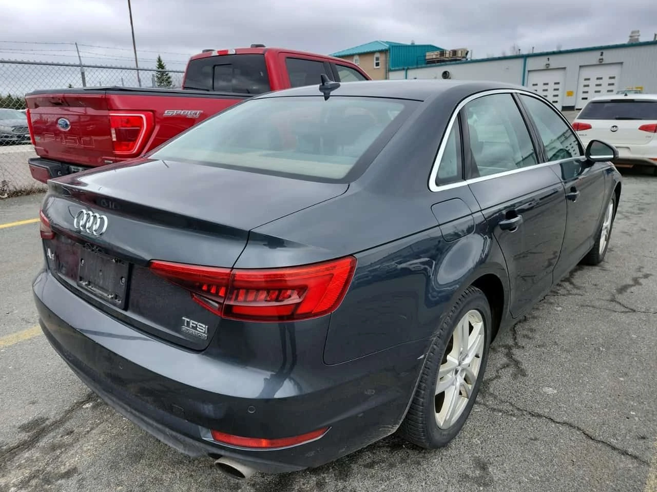 Audi A4 PROGRESSIV /CARFAX /Подгрев/Шибидах/Памет, снимка 3 - Автомобили и джипове - 54034115