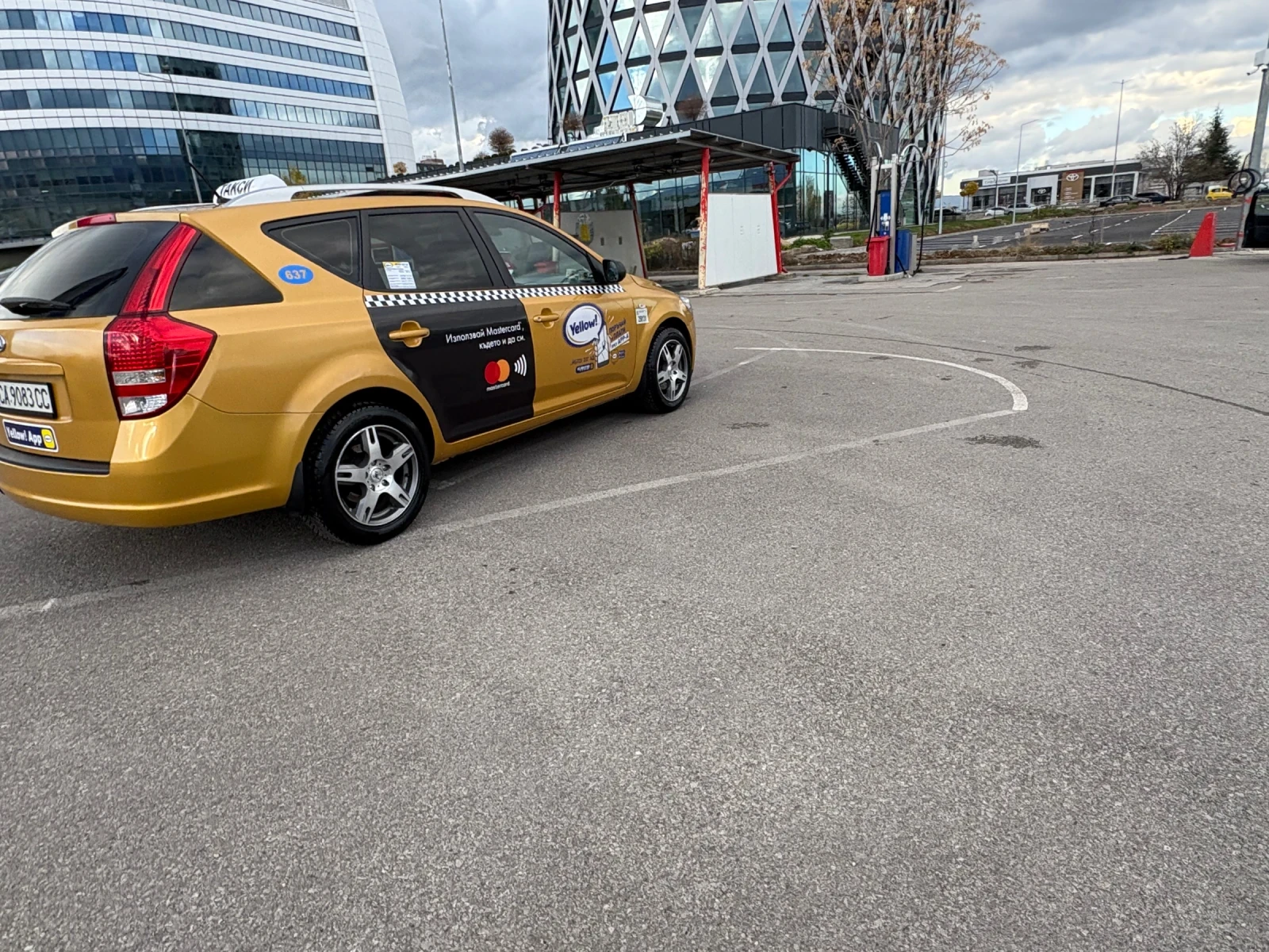 Kia Ceed 1.4 16 v, снимка 3 - Автомобили и джипове - 54183083