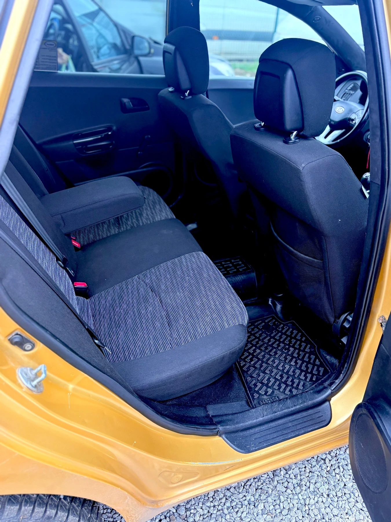 Kia Ceed 1.4 16 v, снимка 8 - Автомобили и джипове - 54183083