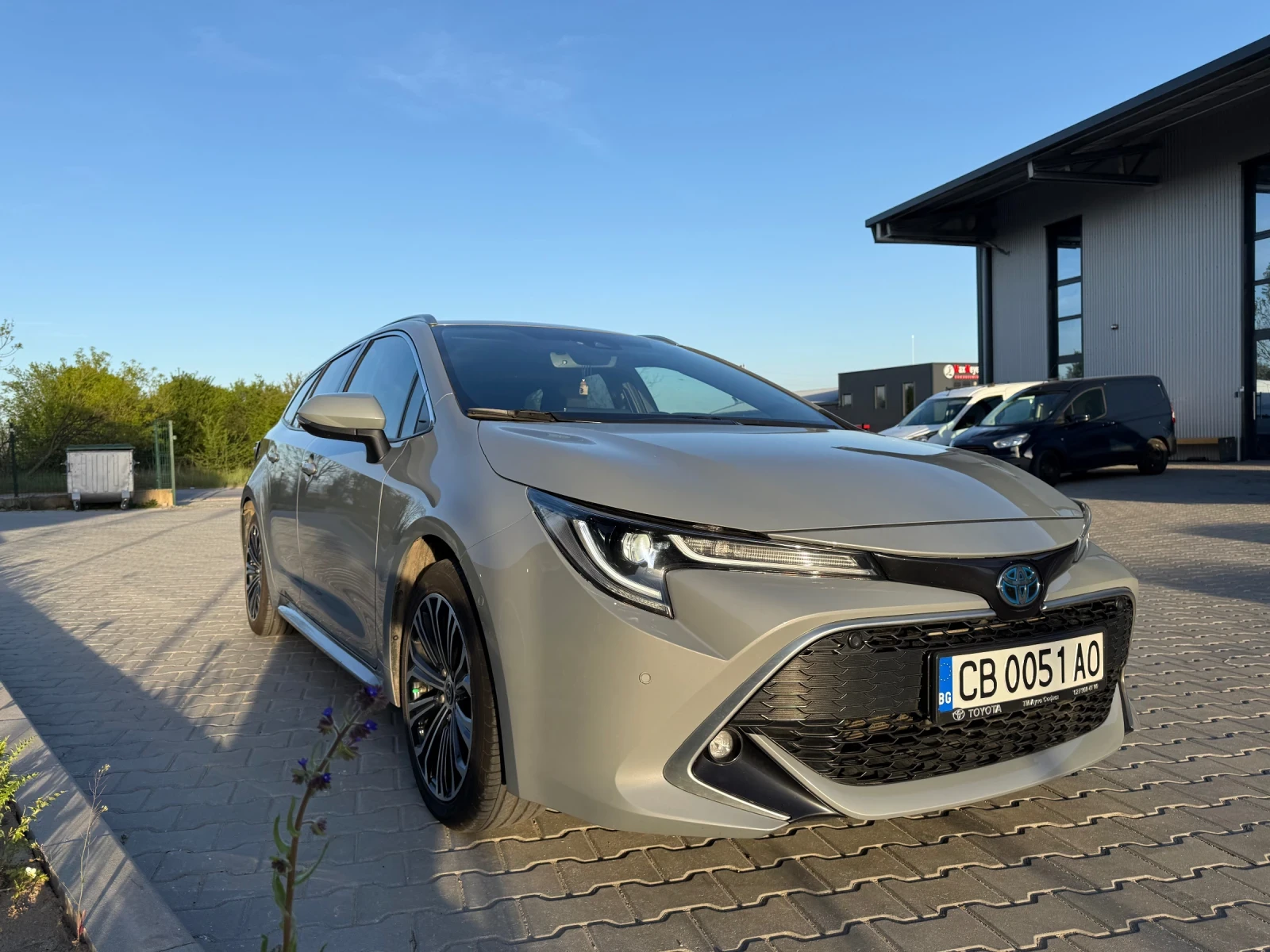 Toyota Corolla Hatchback / Touring Sports (комби)
