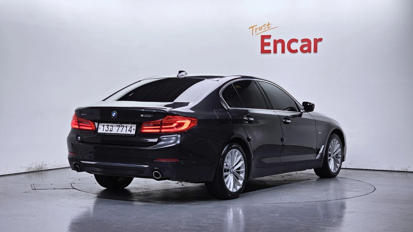 BMW 530 530i xDrive Luxury Plus | HUD | КОЖА | FULL| , снимка 2 - Автомобили и джипове - 54799074