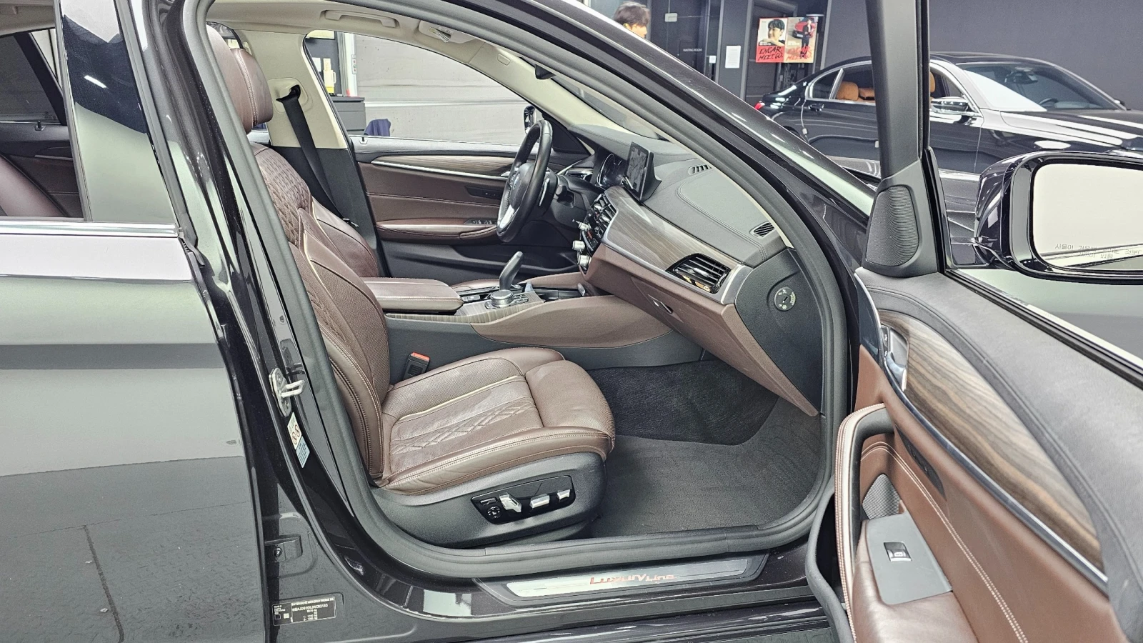 BMW 530 530i xDrive Luxury Plus | HUD | КОЖА | FULL| , снимка 17 - Автомобили и джипове - 54799074