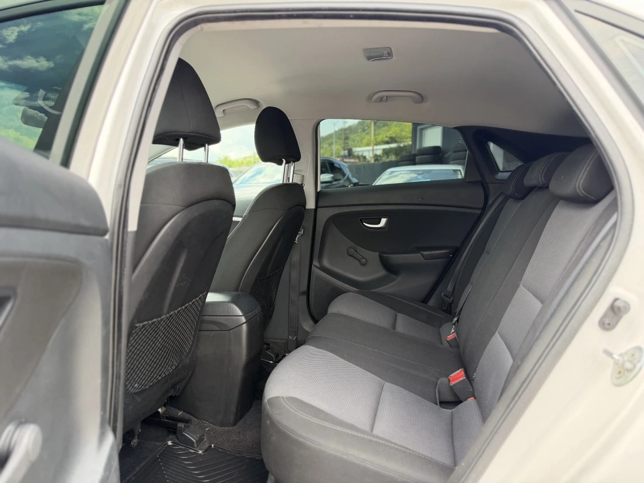 Hyundai I30 1.4i, снимка 12 - Автомобили и джипове - 54974221