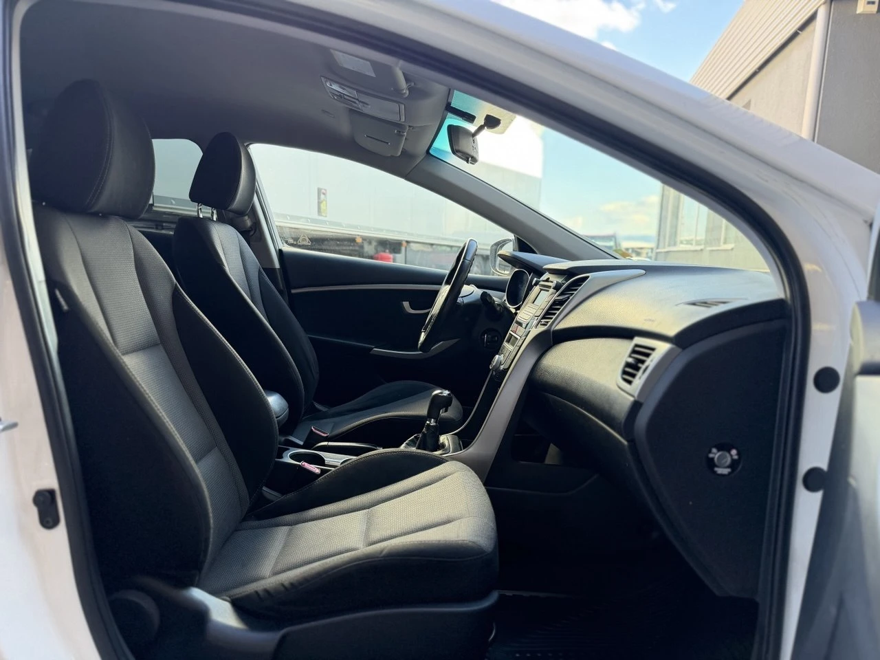 Hyundai I30 1.4i, снимка 14 - Автомобили и джипове - 54974221
