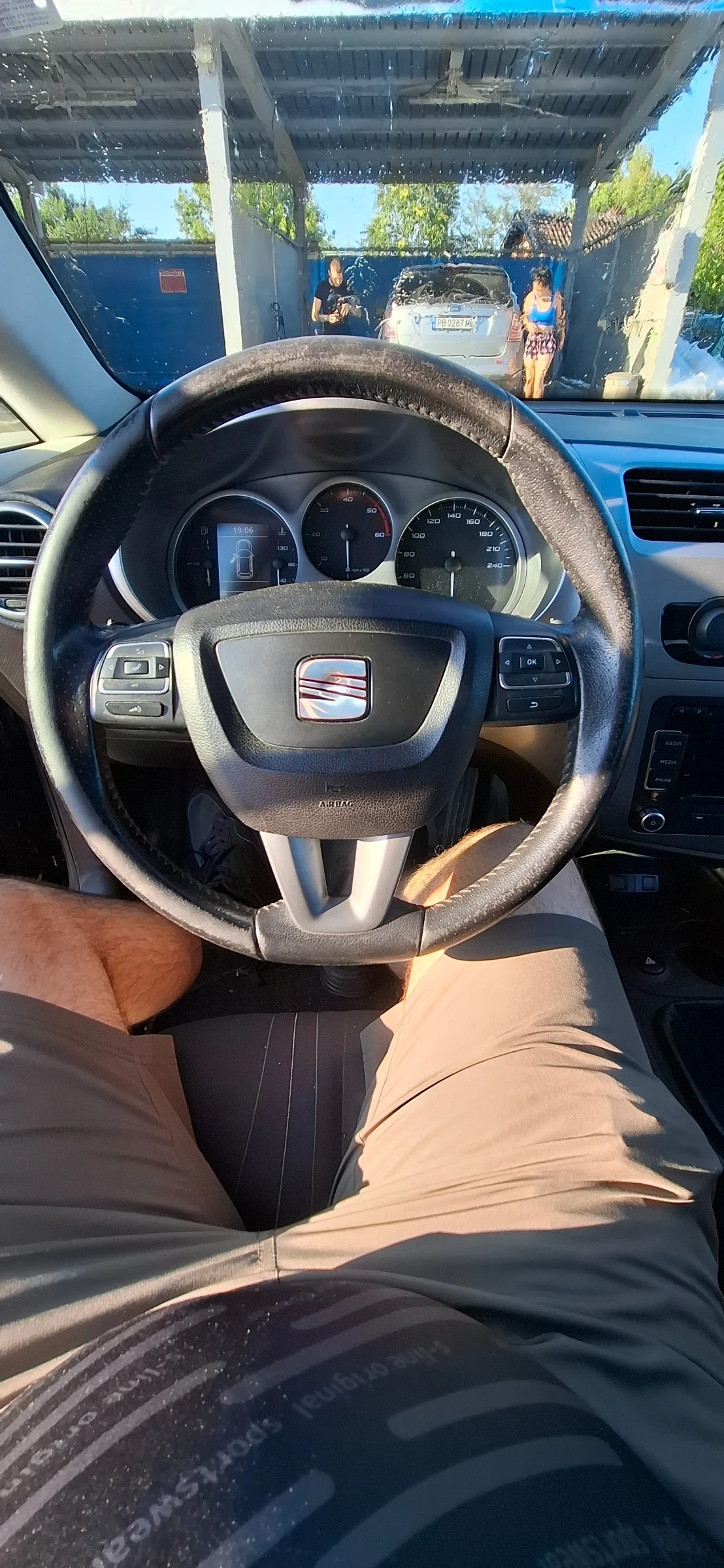 Seat Leon 1.6 TDI Navi, снимка 5 - Автомобили и джипове - 55276822