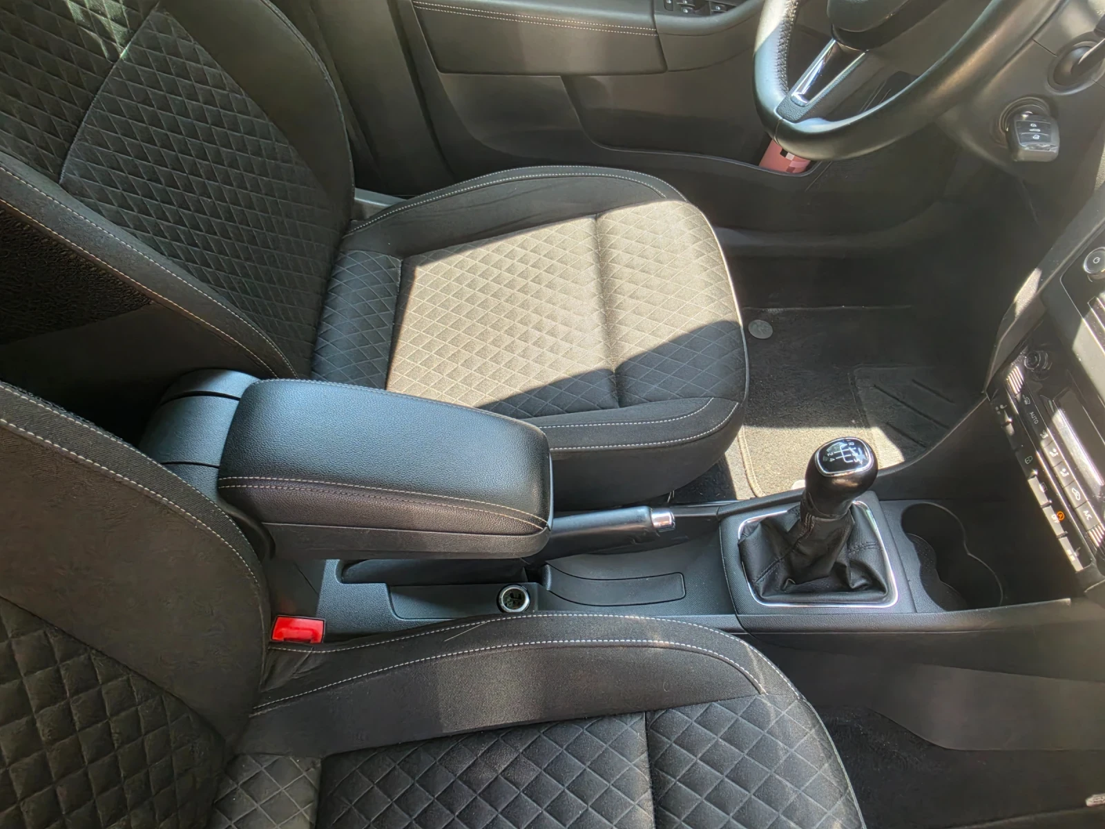 Skoda Rapid 1.2 , 4 цилиндъра, снимка 8 - Автомобили и джипове - 55387343