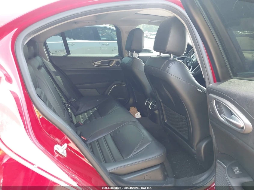 Alfa Romeo Giulia 2.0l Ti Sport Awd, снимка 8 - Автомобили и джипове - 55586724