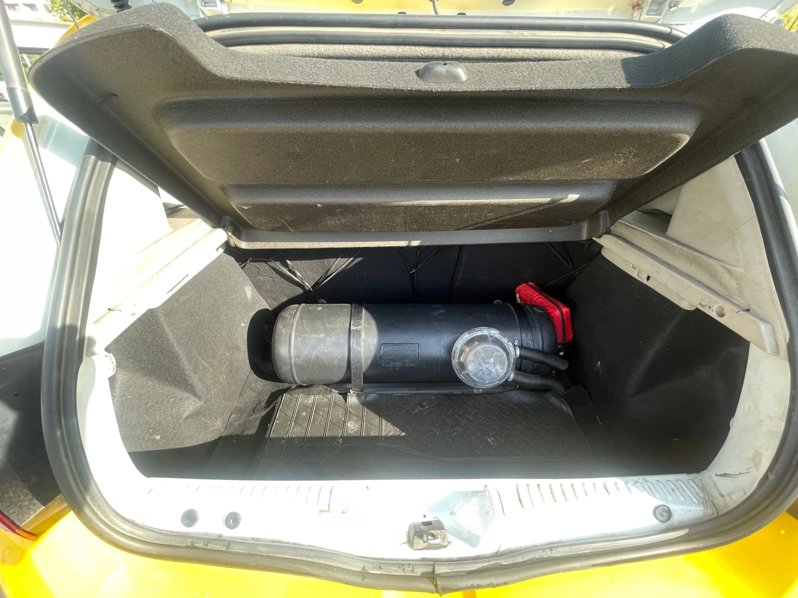 Dacia Sandero 1.2 LPG, снимка 8 - Автомобили и джипове - 56184871