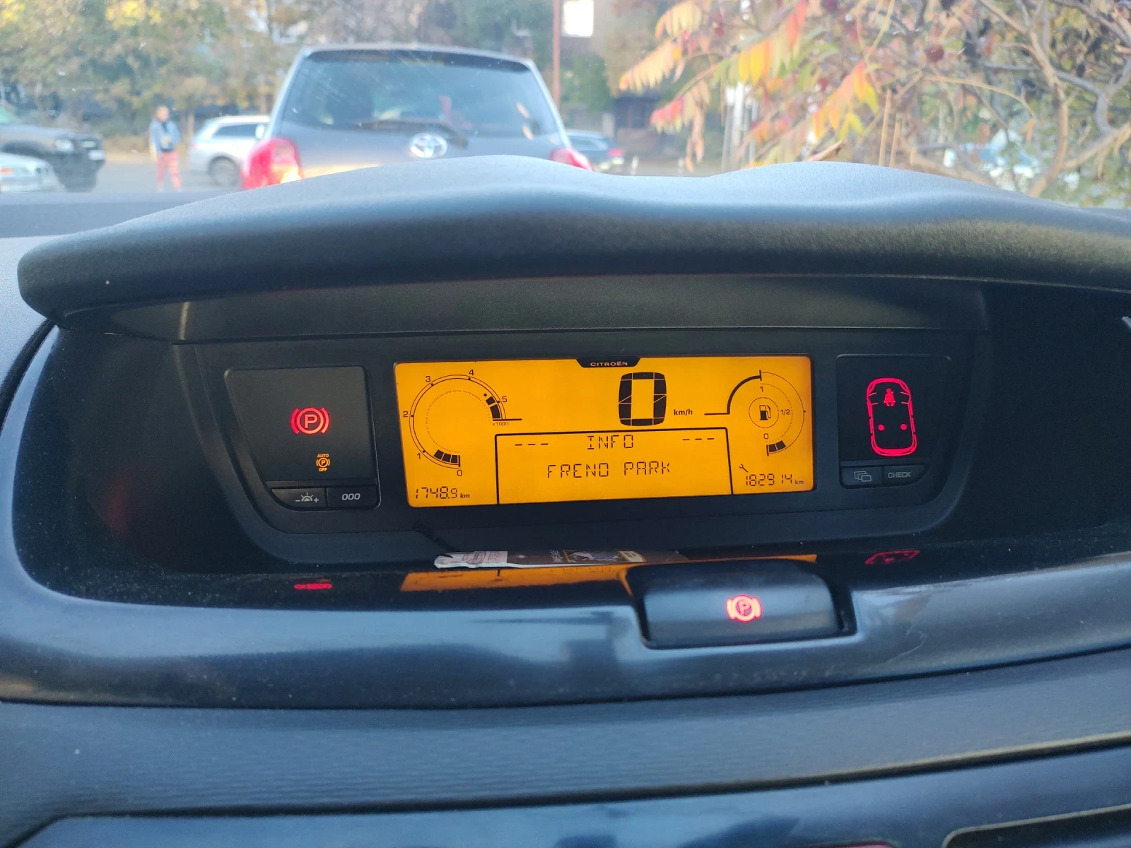 Citroen C4 Picasso 1.6 HDI, снимка 12 - Автомобили и джипове - 56627877