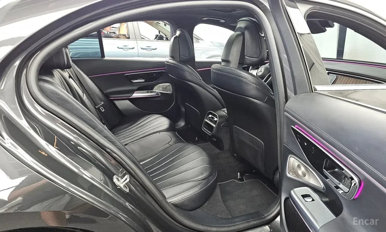 Mercedes-Benz E 300 4MATIC* 360 КАМЕРИ* ХЕД-ЪП* КРАЙНА ЦЕНА* , снимка 16 - Автомобили и джипове - 56656999