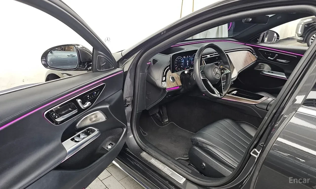 Mercedes-Benz E 300 4MATIC* 360 КАМЕРИ* ХЕД-ЪП* КРАЙНА ЦЕНА* , снимка 7 - Автомобили и джипове - 56656999