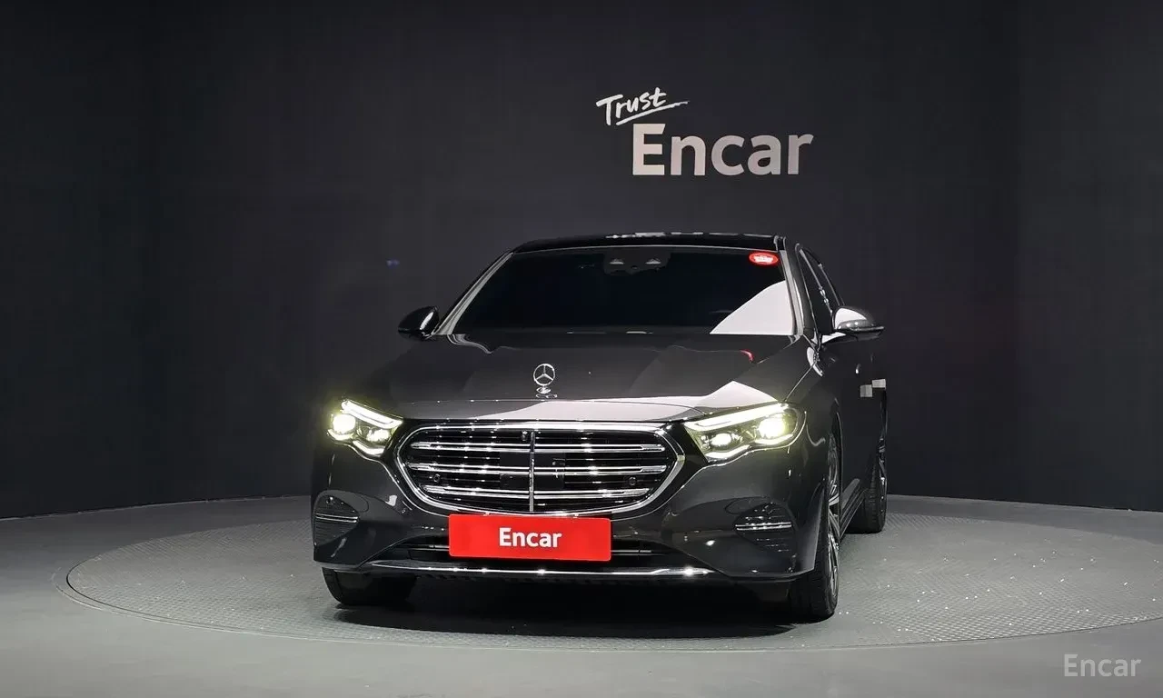 Mercedes-Benz E 300 4MATIC* 360 КАМЕРИ* ХЕД-ЪП* КРАЙНА ЦЕНА* , снимка 2 - Автомобили и джипове - 56656999