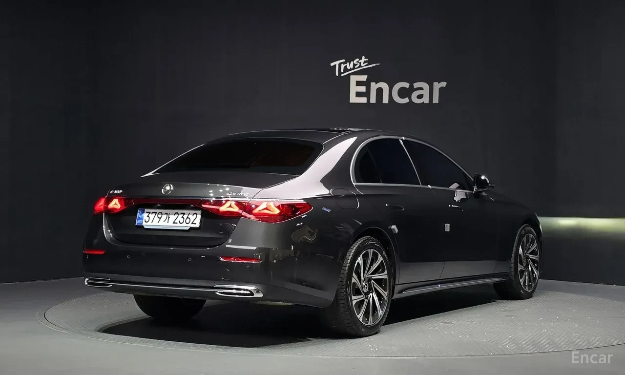 Mercedes-Benz E 300 4MATIC* 360 КАМЕРИ* ХЕД-ЪП* КРАЙНА ЦЕНА* , снимка 3 - Автомобили и джипове - 56656999