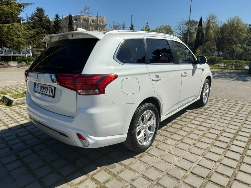 Mitsubishi Outlander PHEV 2.4, снимка 4 - Автомобили и джипове - 52016114