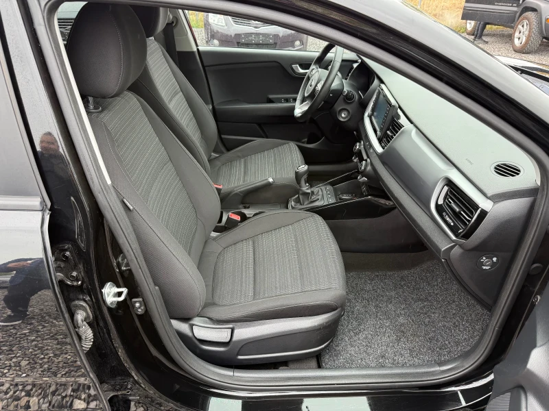 Kia Stonic 1.4i (100 кс)EU6/Navi/Camera/Подгрев седалки-волан, снимка 12 - Автомобили и джипове - 52100221