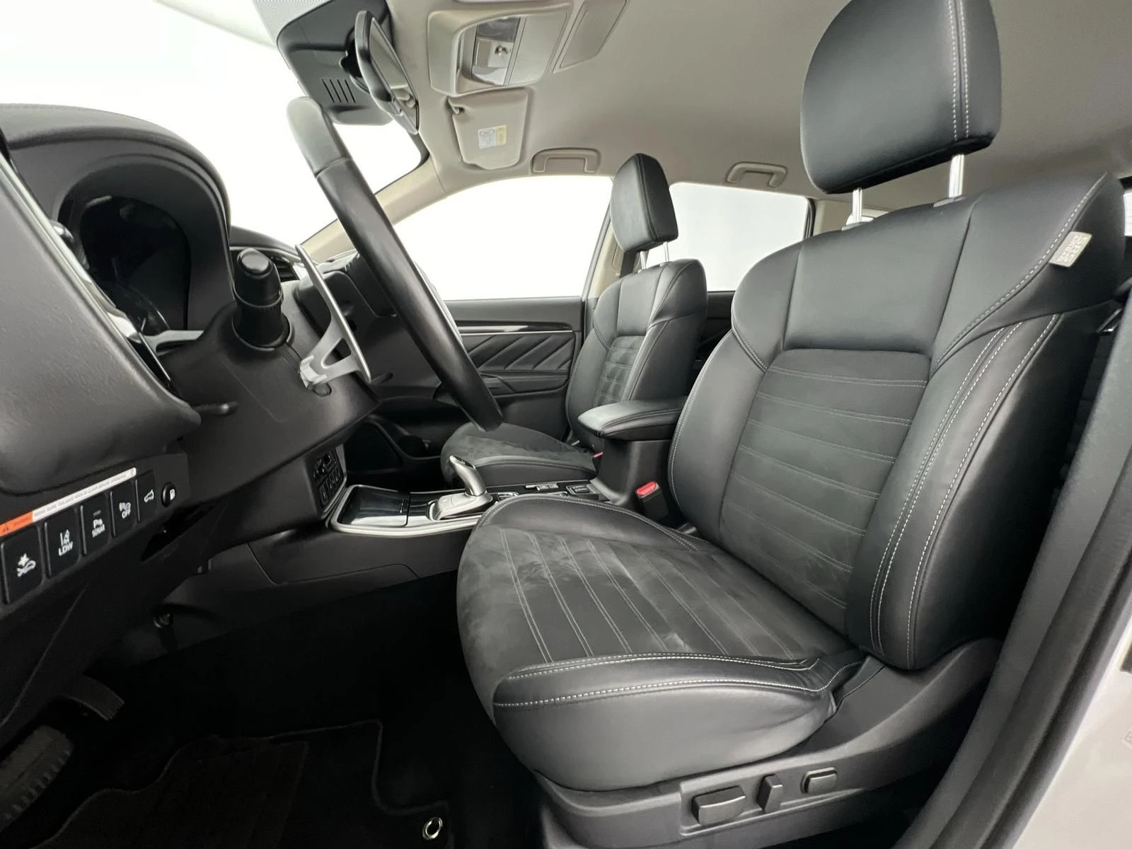 Mitsubishi Outlander PHEV 2.4 - изображение 8