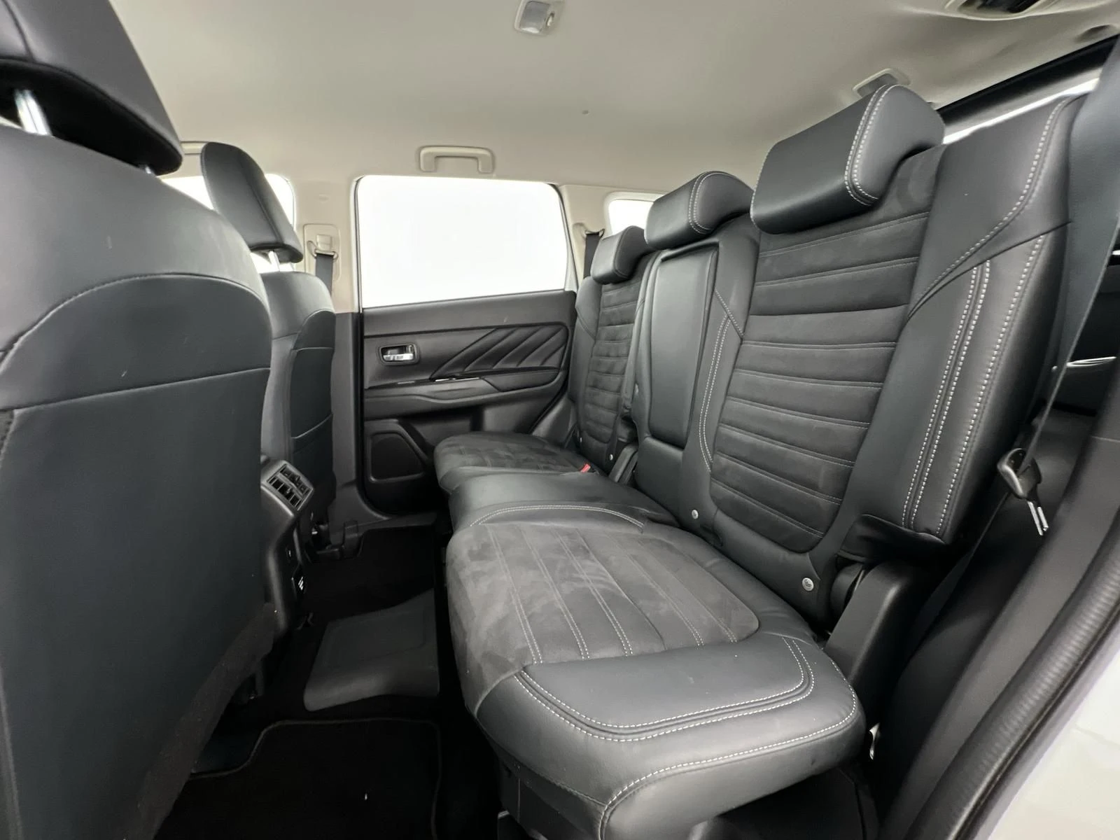 Mitsubishi Outlander PHEV 2.4 - изображение 9