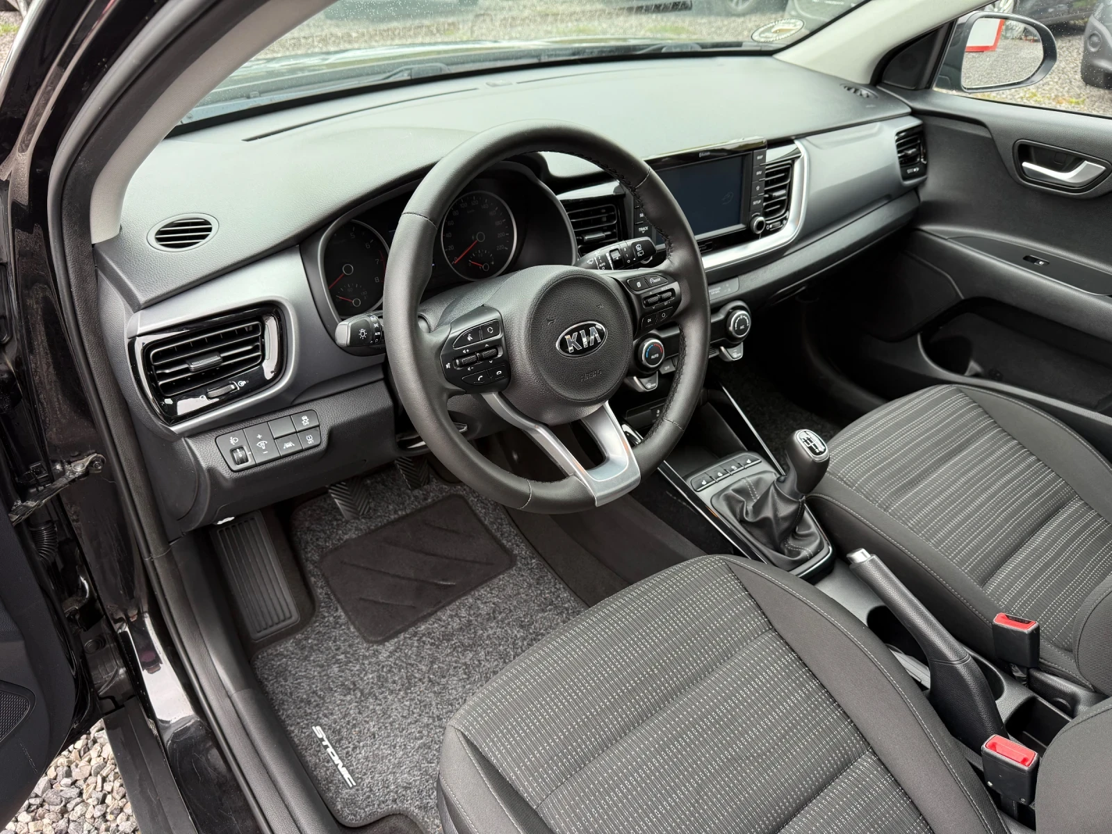 Kia Stonic 1.4i (100 кс)EU6/Navi/Camera/Подгрев седалки-волан | Mobile.bg — изображение 9